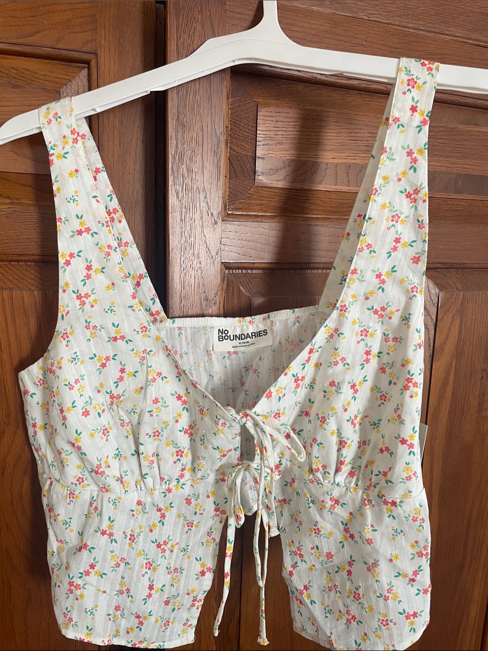 No Boundaries Sz.16/18 XLG  Tie-Front Crop Top with Pink & Yellow Flowers NWT